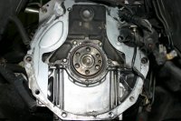フライホイール(以下F/W)はクランクシャフトのテールにボルト6個で固定されています